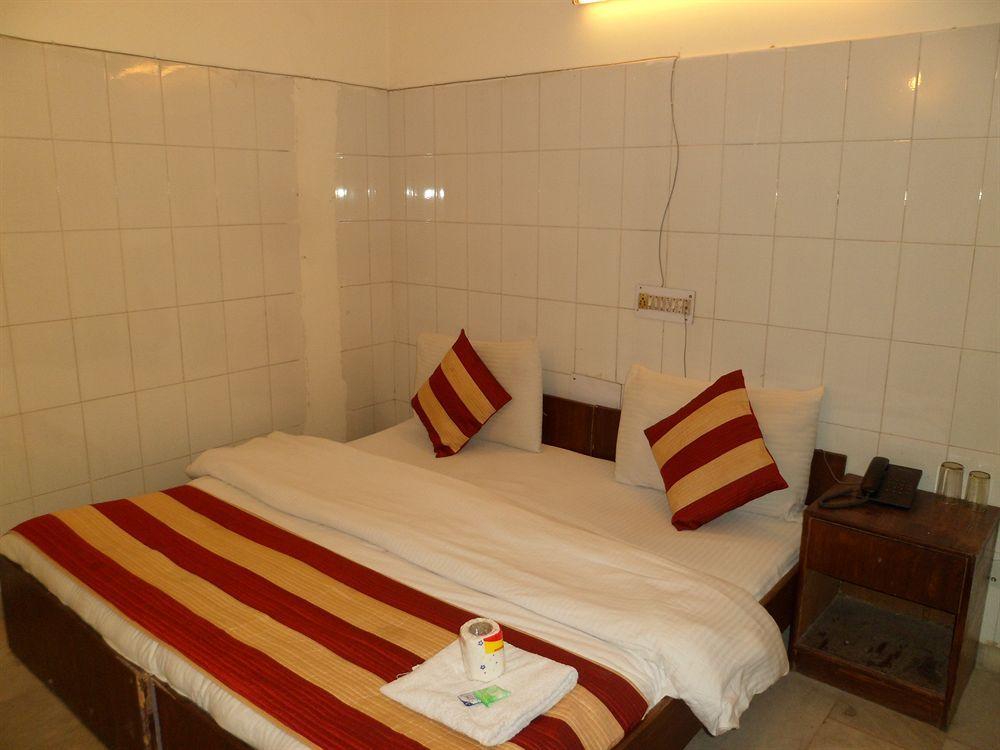 ניו דלהי Hotel Arjun מראה חיצוני תמונה