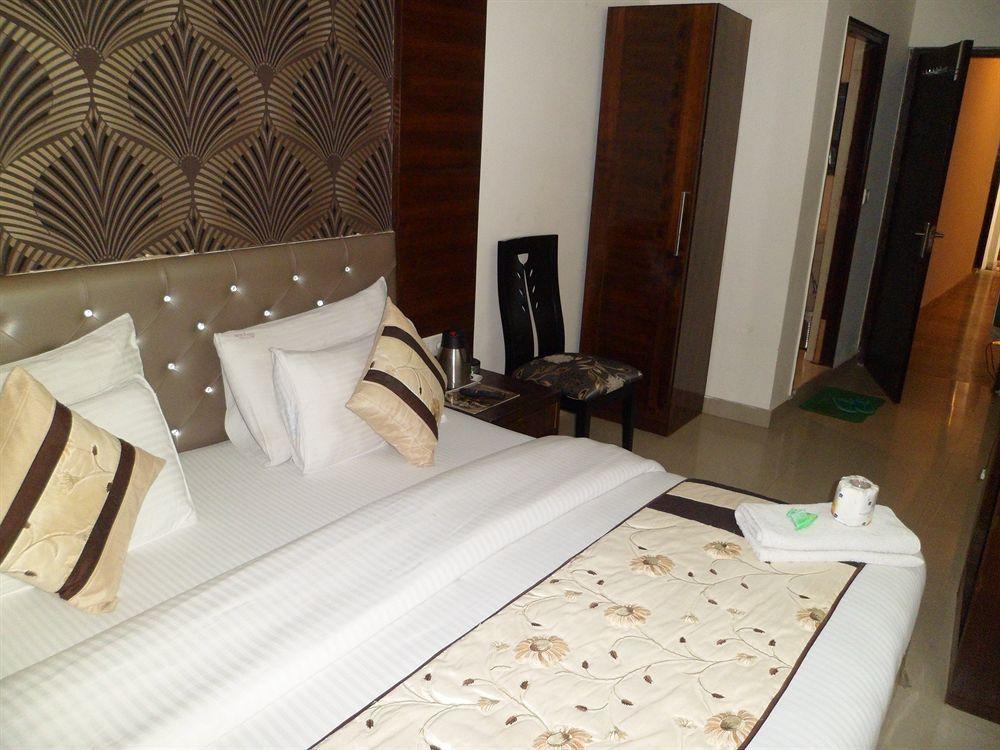 ניו דלהי Hotel Arjun מראה חיצוני תמונה